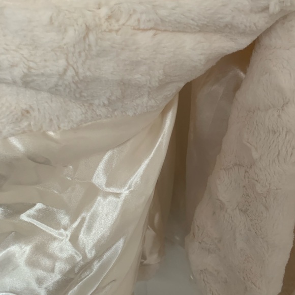 NWT Self Esteem Designer Faux Fur Ivory Coat Jacket - Picture 4 of 5